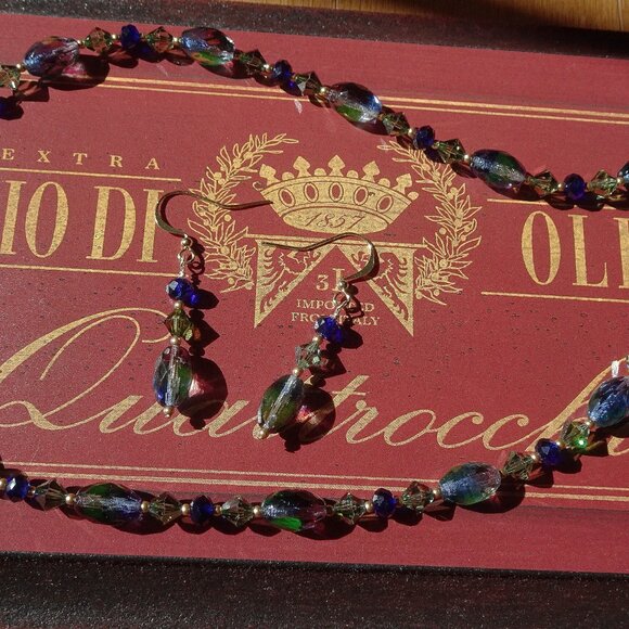 Artisanal necklace/earring set designed around rice beads and crystals - Picture 7 of 9